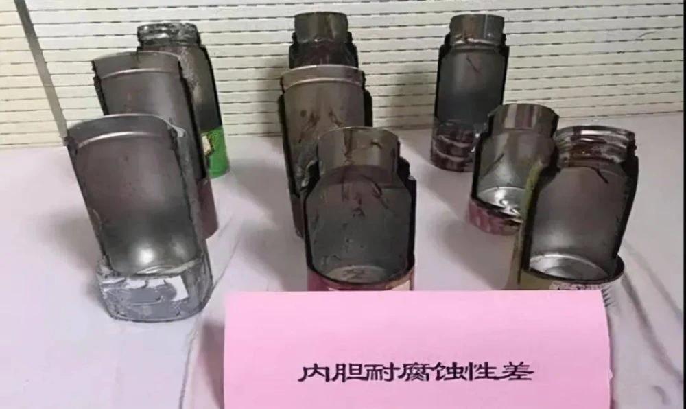 19种保温杯遭央视曝光!重金属析出热水进毒水出,家长需谨慎购买