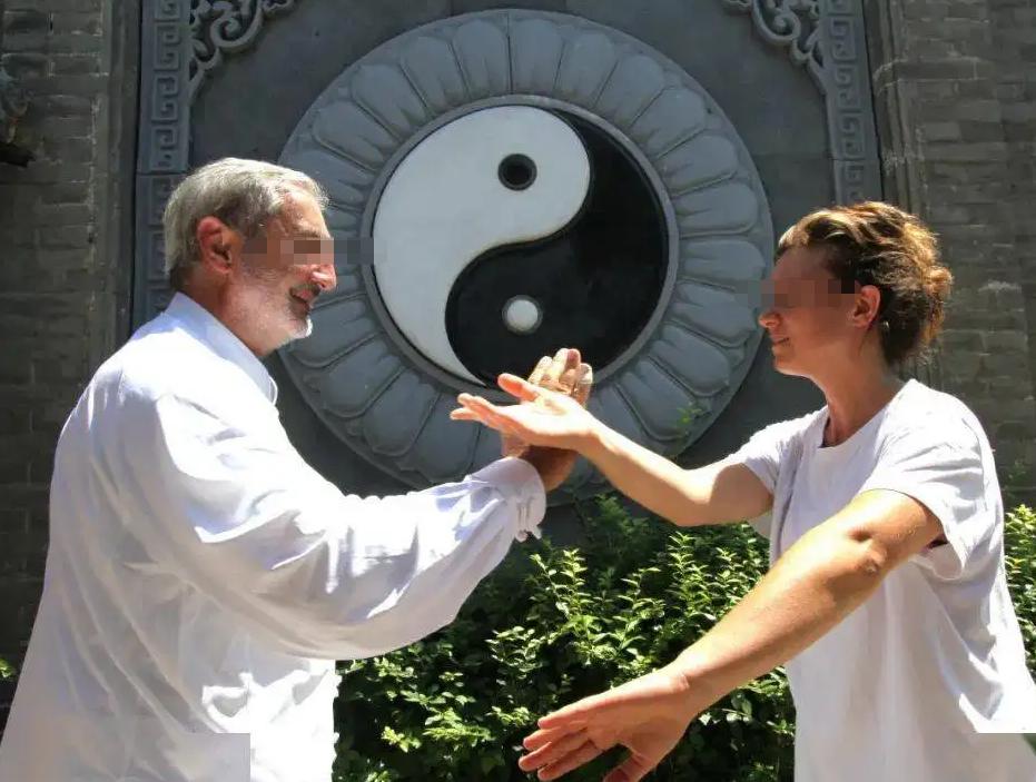 海南妹嫁给英国剑桥高材生,海南女嫁英国学霸老公