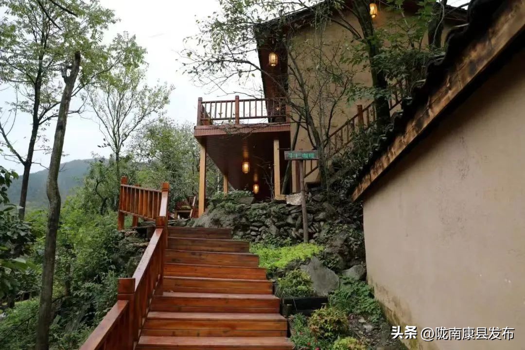 浜斾竴搴峰吇鏃呮父,浜斾竴搴峰吇搴﹀亣鏀荤暐