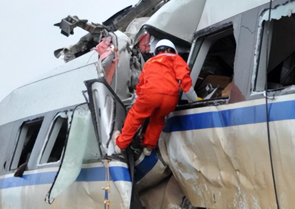 温州动车事故2岁小女孩获救,11年前温州动车事故中失去父母