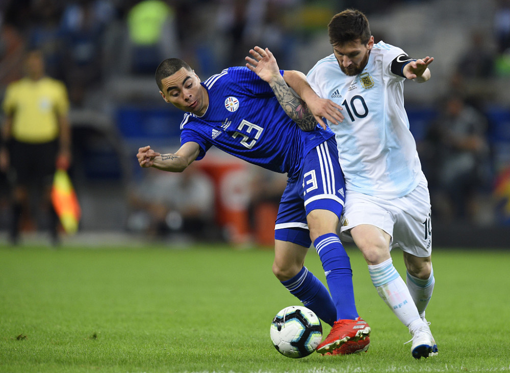 本赛季在纽卡状态神勇的阿尔米隆：浓眉大眼的全村希望