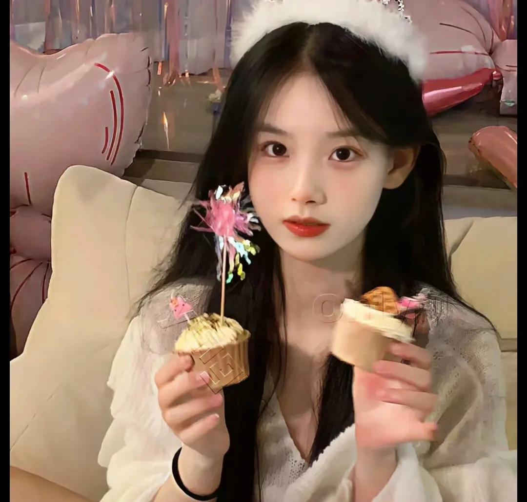 她第一次见面就爱上他了,她第一次见男主就一见钟情