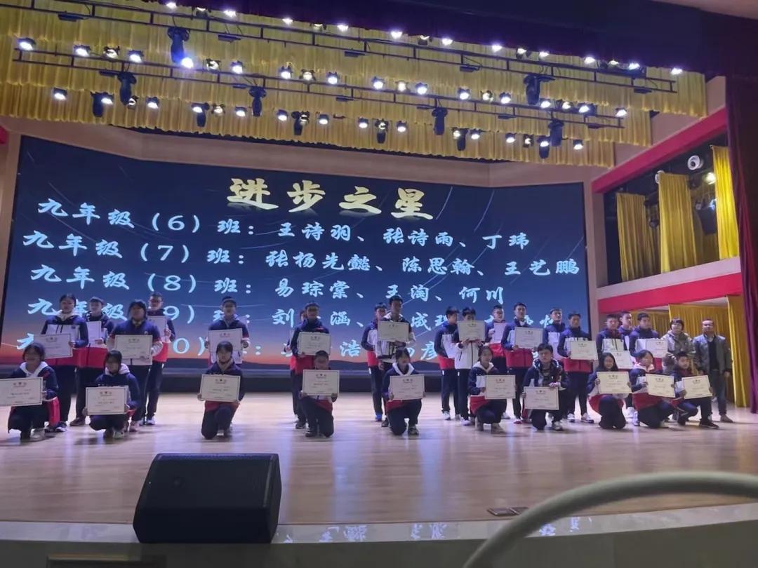 开学啦听听新生的感受,开学了看一下宿舍的环境