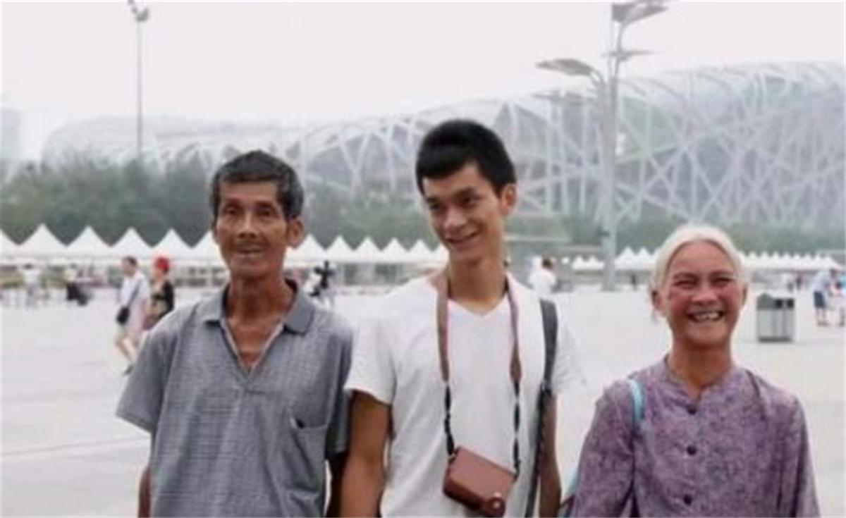 “高考钉子户”高考15次，只为上清华，今年参加高考时已35岁