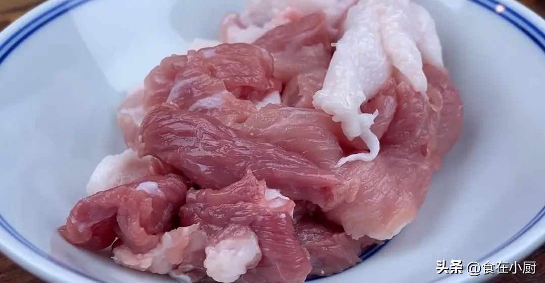 木耳直接用清水洗就可以了吗,新鲜木耳怎么清洗才能除虫卵