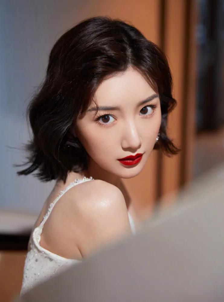 三款适合各种脸型的发型,大脸女生中长发烫发发型