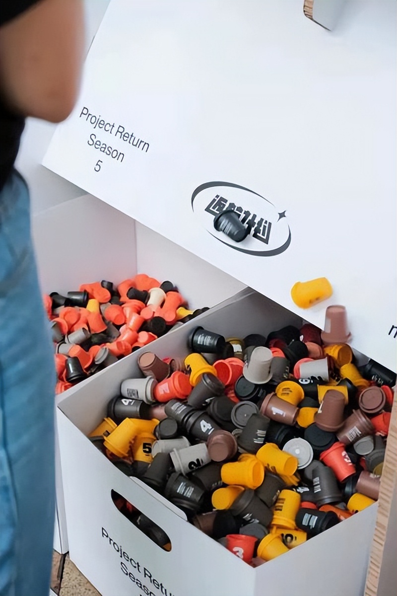 空无一人的网红店,设计控必看01|“三顿半”原力飞行概念店