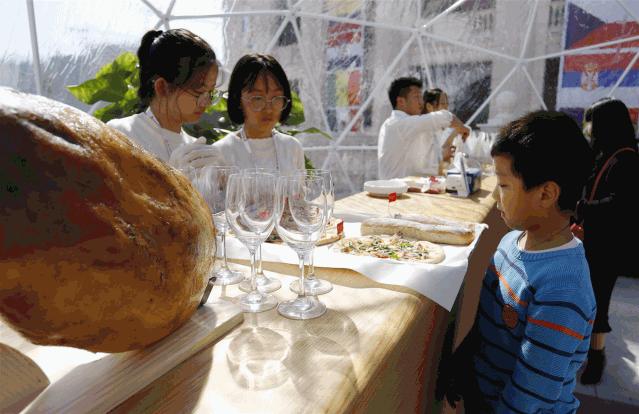 中国唯一用欧元买菜的江南小城,青田市民买菜用欧元