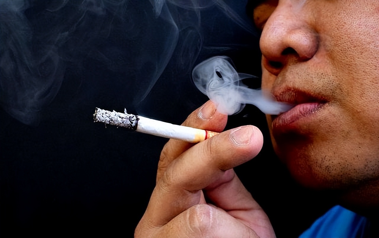 同样是抽烟为什么有的肺癌不一样,同样是抽烟为什么有人生病