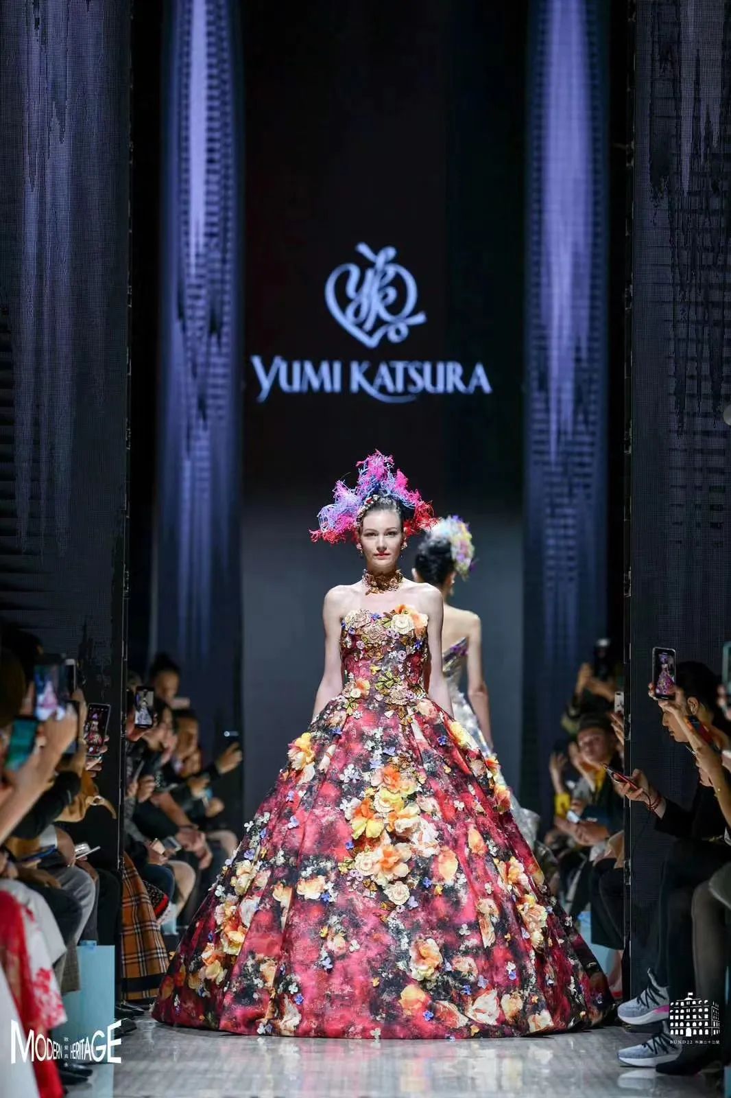 亚洲婚纱女王杀进内娱，女星们集体坐不住了