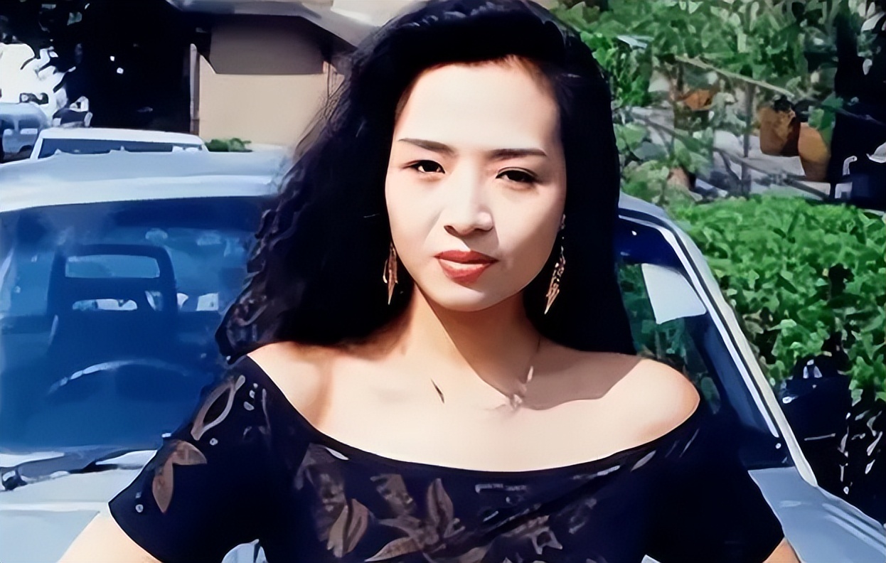 她是风月片天后，一脱成名却不*点露**，照顾男友26年，遗产赠与继子