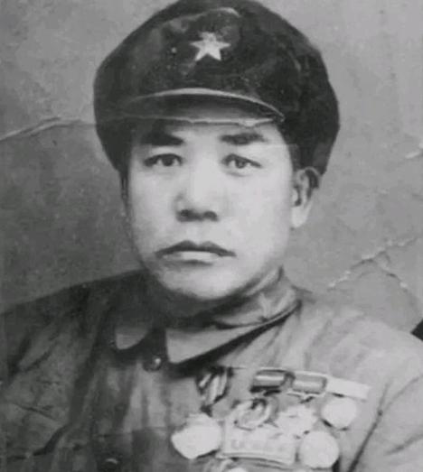 他手刃27名鬼子，授“全国战斗英雄”称号，晚年看电影时大笑而亡