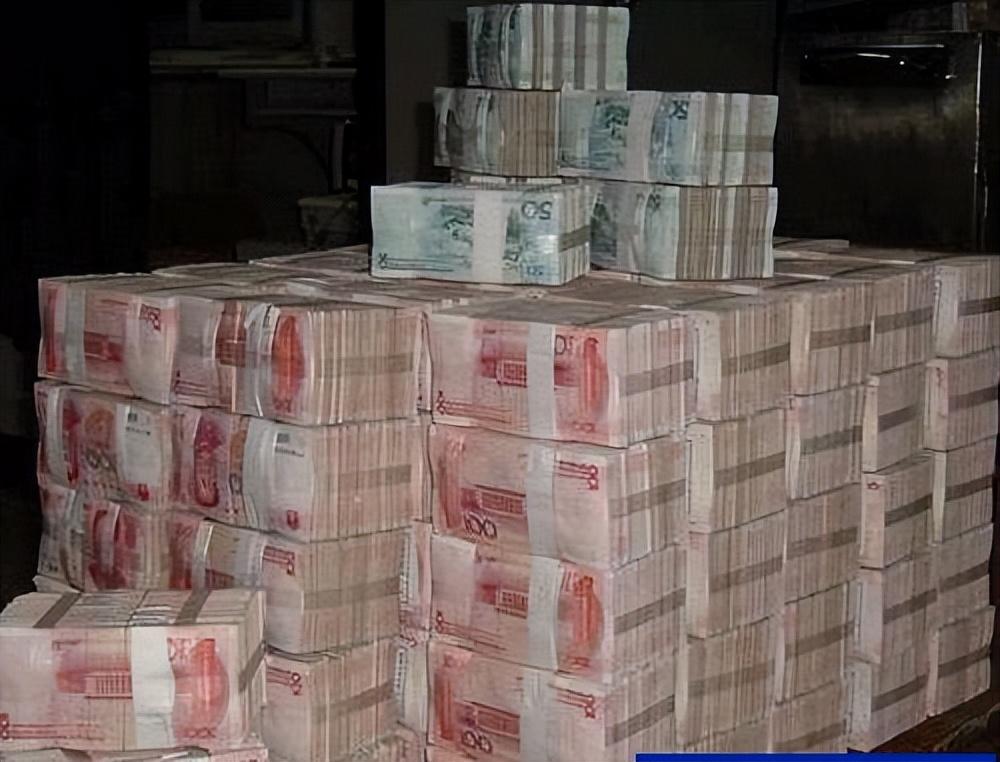 二嫂借给我十万块手术费,我却在借钱当天归还,并拉黑了她的微信