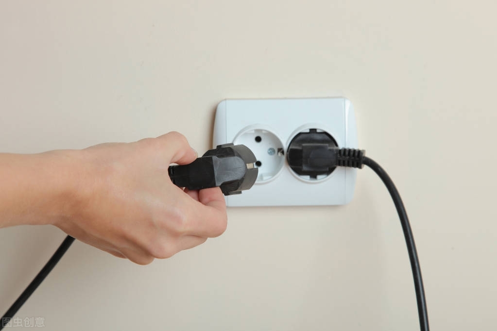 reach为什么不是及物动词,reach后面介词的用法