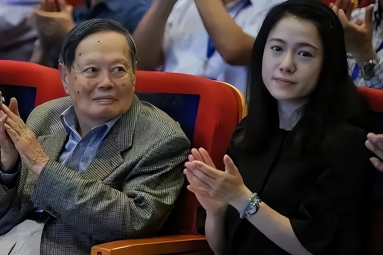 翁帆28岁嫁给82岁杨振宁的原因,杨振宁哪年娶的28岁翁帆