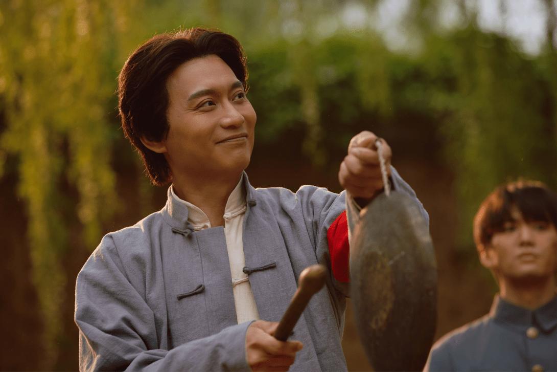 主席形象后继有人，侯京健已接班唐国强，和古月比你更喜欢哪一个