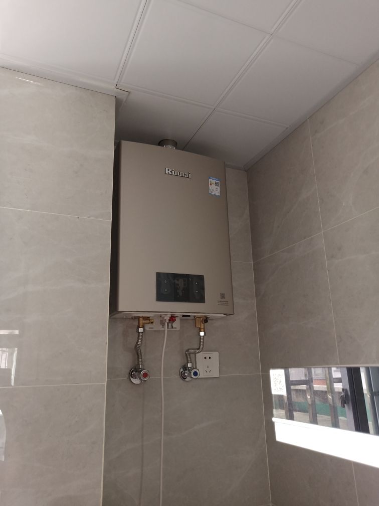 卫生间热水器用即热式还是储水式,即热式储水热水器怎么样