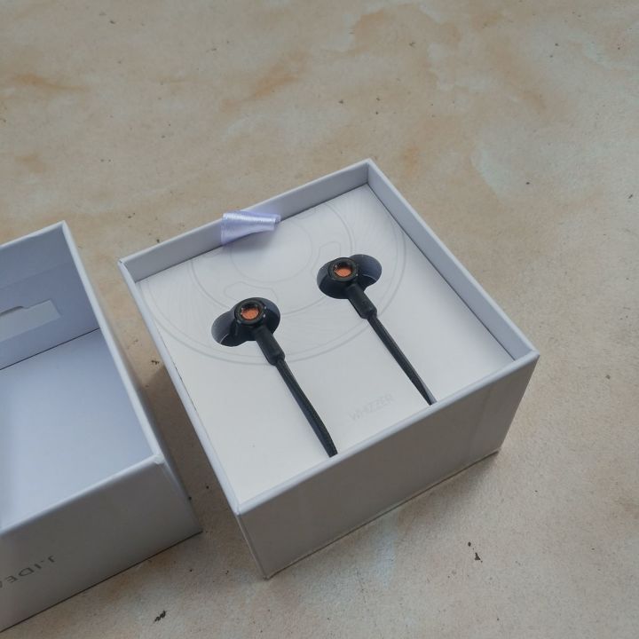 威泽首款入耳式耳机,威泽头戴式耳机测评