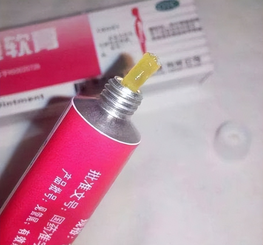 红霉素软膏的淡斑方法小妙招,2元钱的红霉素软膏能治疗什么病