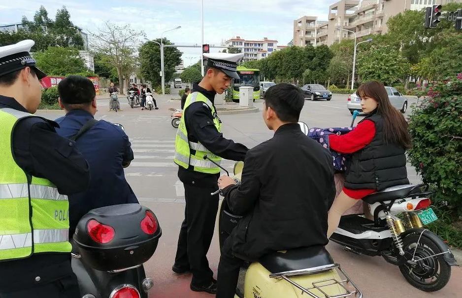 交警查扣摩托车在哪个位置,交警入户查扣电动车