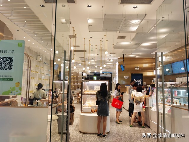 服装巨头卖楼求生，2023年我们依然缺少全球消费品大牌