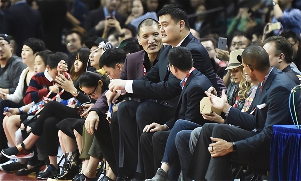 篮球巨星巴特尔：退役7年后，体形消瘦令人心疼，如今投身公益