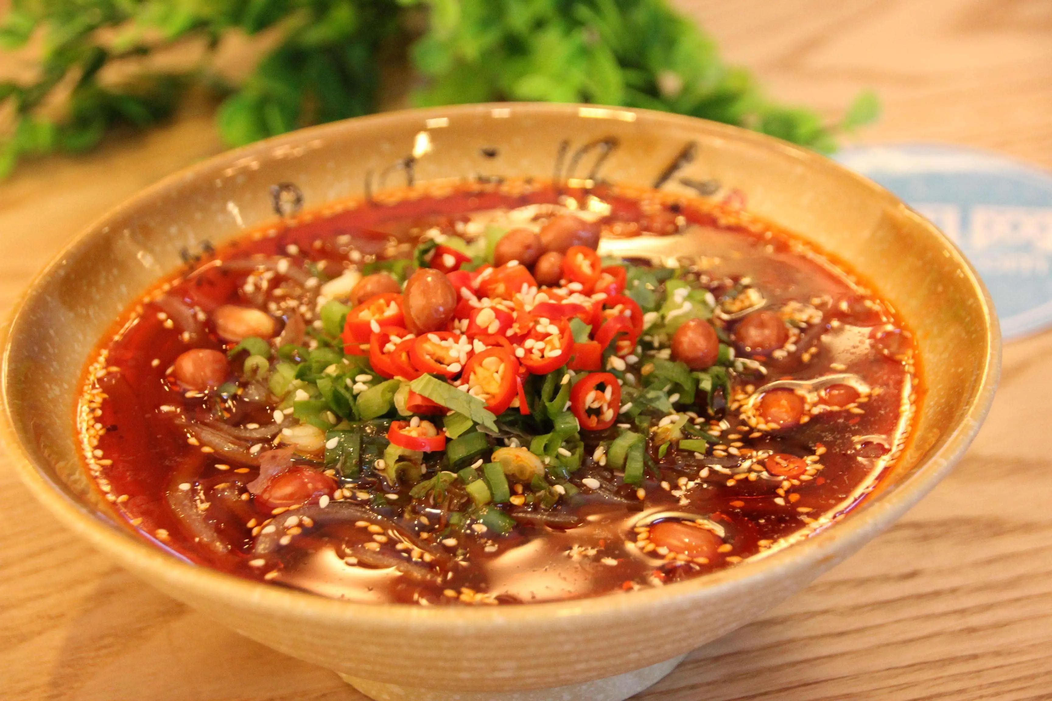 重庆正宗又辣又香的酸辣粉,天下第一香酸辣粉