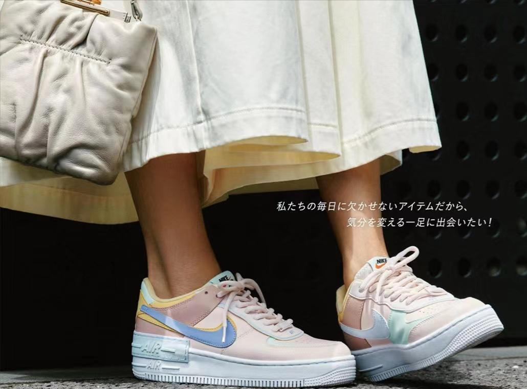 今年秋冬流行什么款运动鞋,今年最流行的运动鞋小白鞋