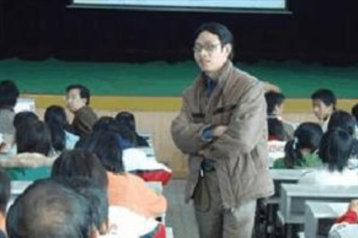 2008年汶川地震，丢下学生逃跑的北大才子范美忠，后来怎么样了？