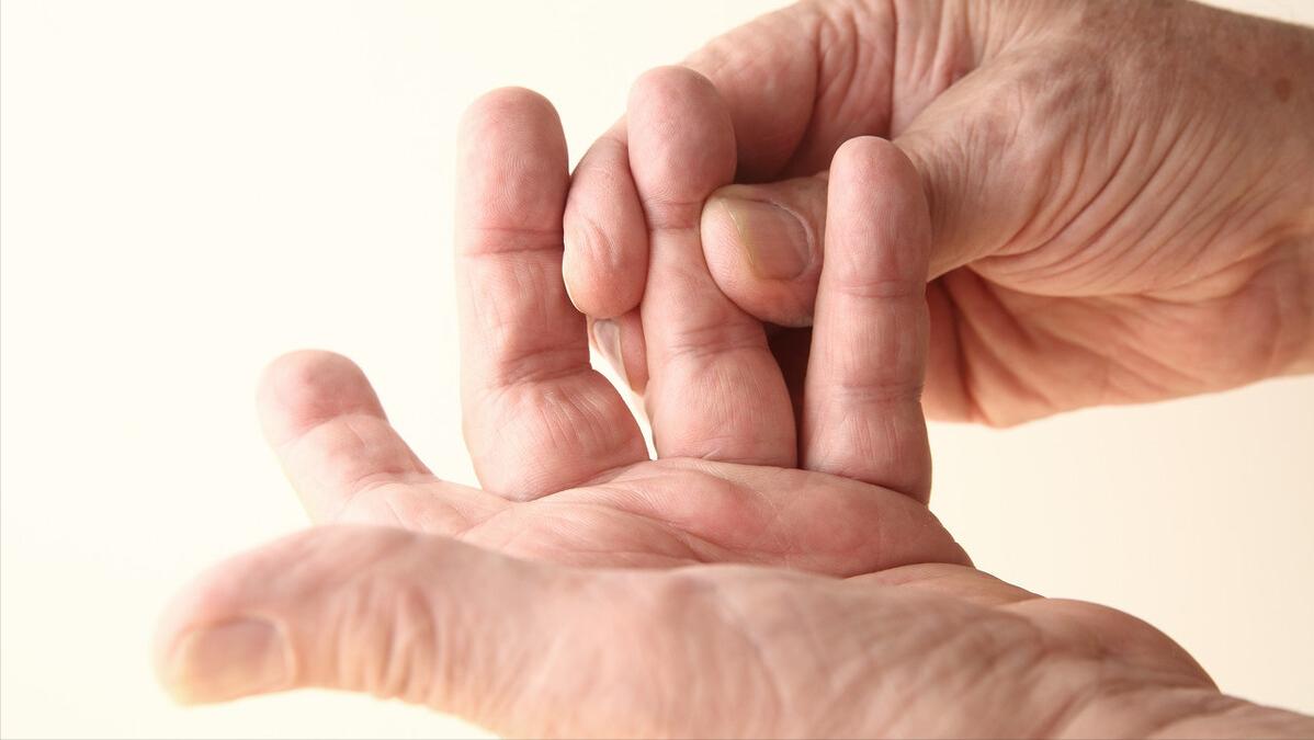 脑梗后遗症脚趾往下勾怎么做康复,脑梗后遗症肌肉萎缩还能康复吗