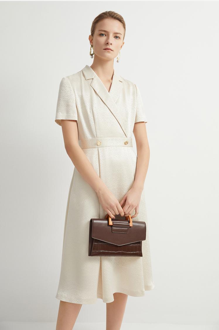 什么牌子的衣服适合30-40岁女士穿,哪种牌子的衣服适合30多岁女性穿