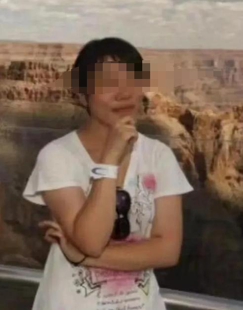 一个月花八九万，中石油“小三”董小姐，“*裤底**”都快被扒光了