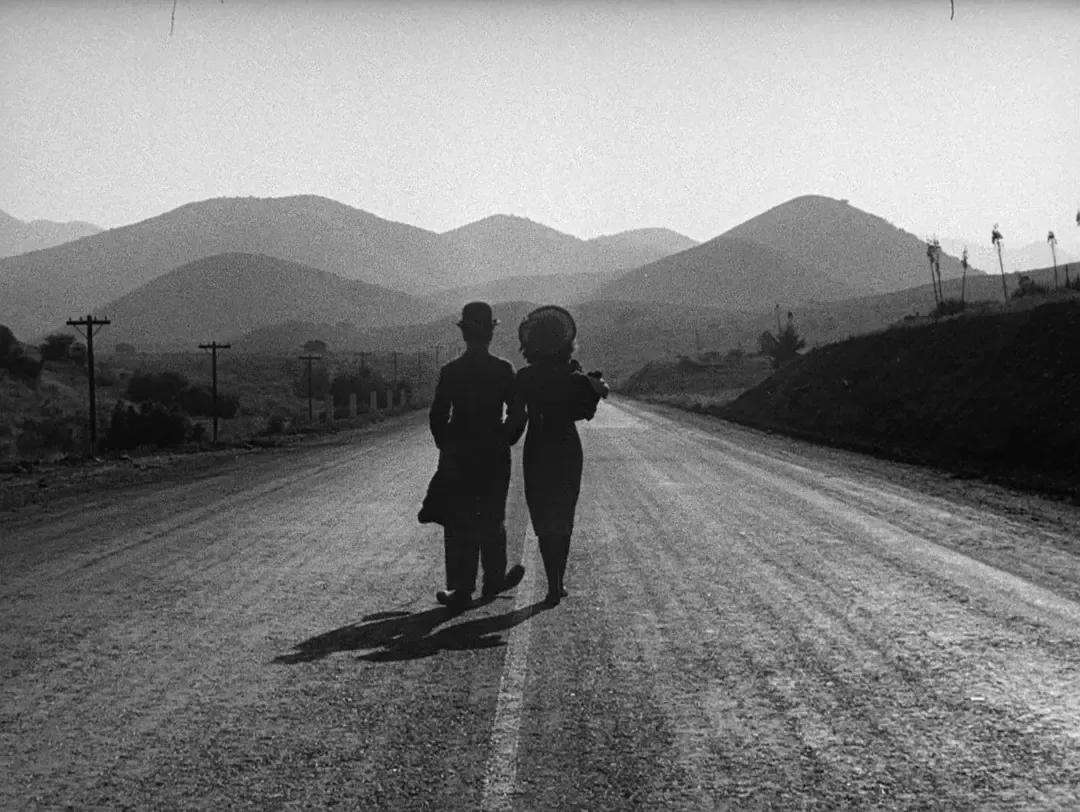 喜剧大师卓别林成名故事,喜剧大师卓别林无厘头