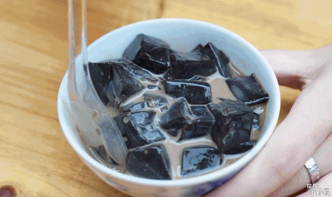 上热下寒龟苓膏,龟苓膏可以治疗脾胃湿热吗