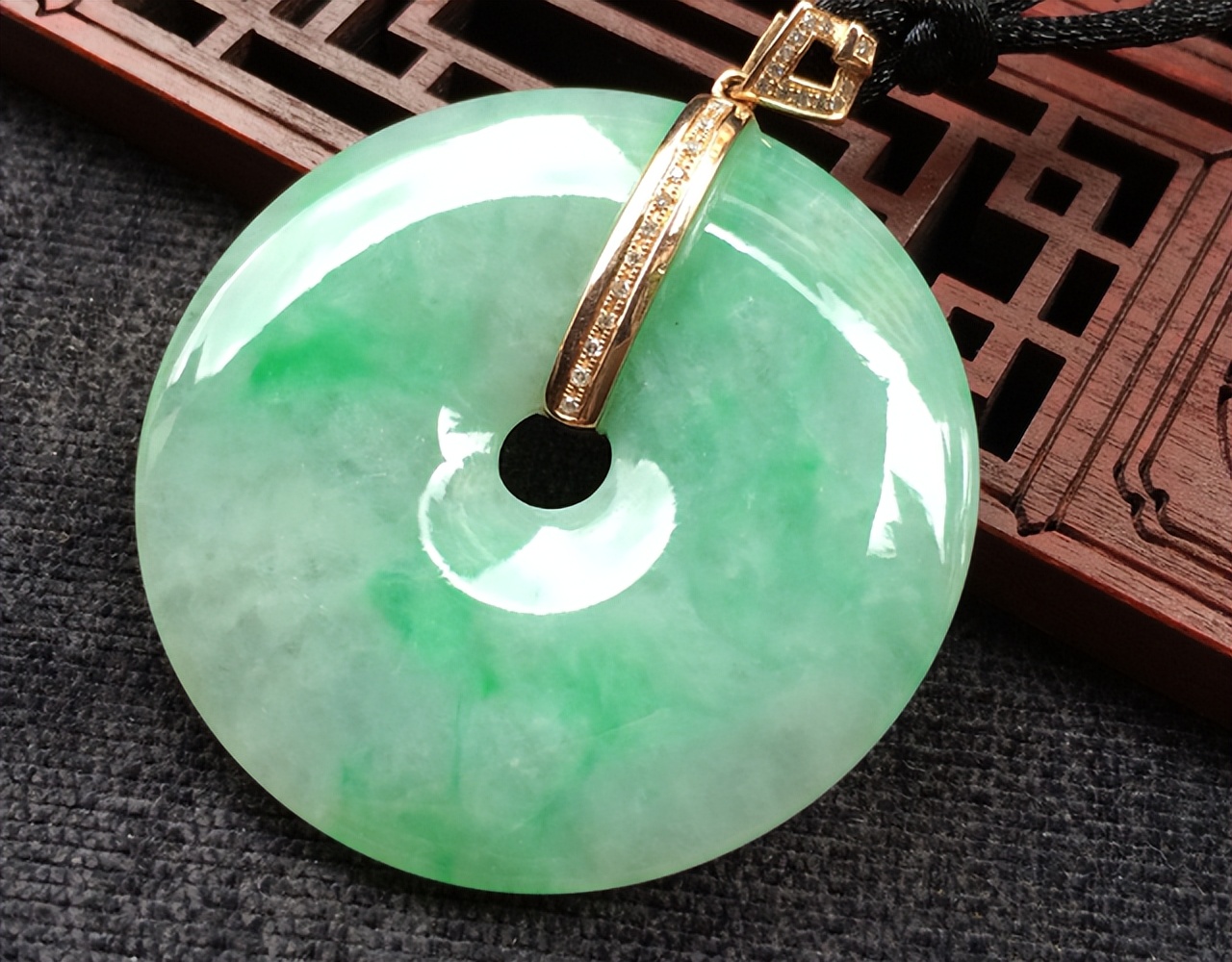 为什么买翡翠的要报价,缅甸翡翠和天然翡翠a货什么区别