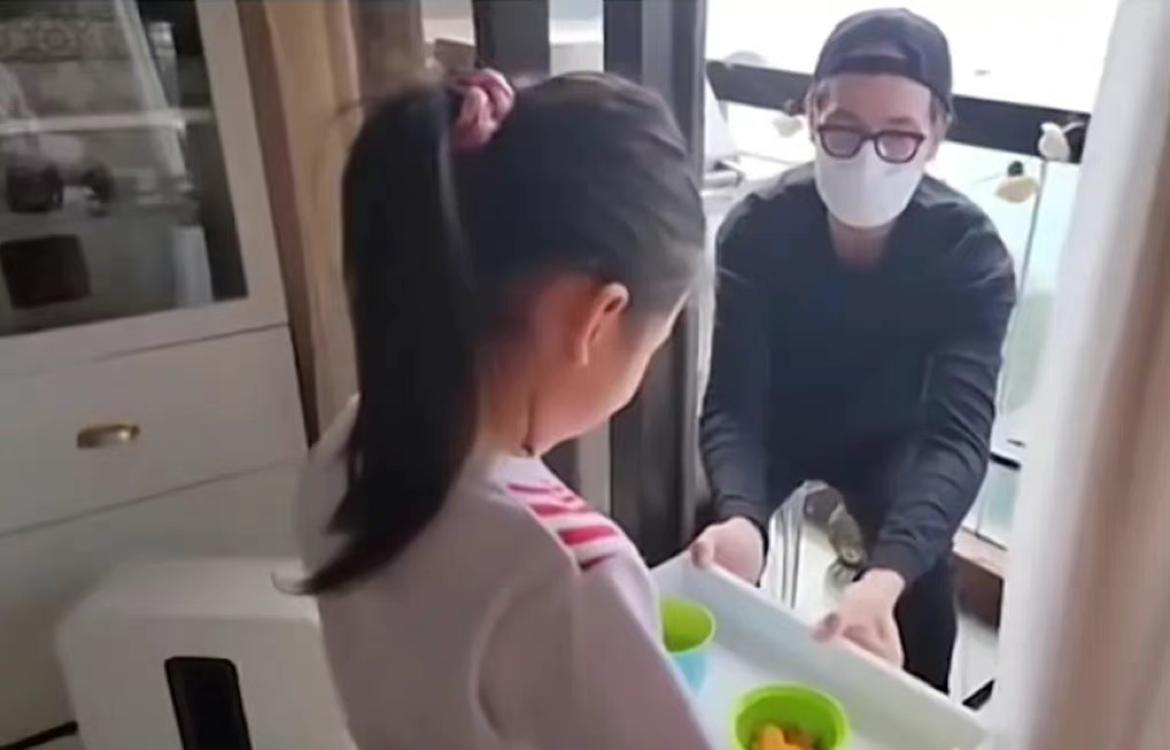 全港剧组停工！二十多位艺人感染，成龙、古天乐、刘德华带头抗疫