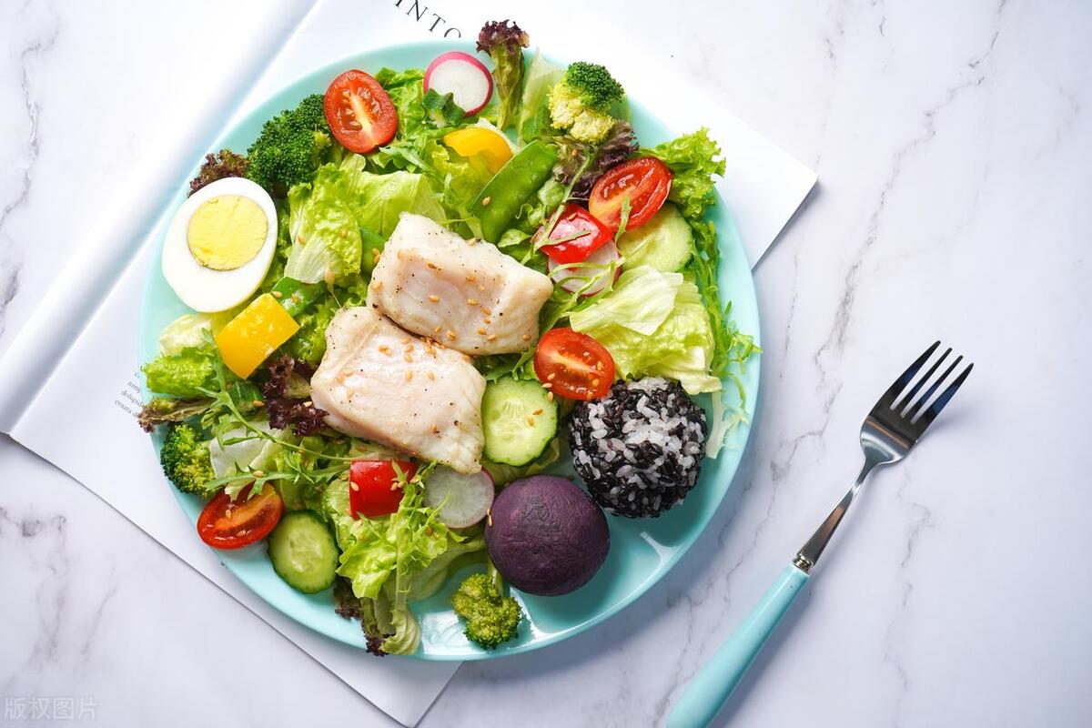 睡眠减肥的小技巧,晚上减肥餐健康