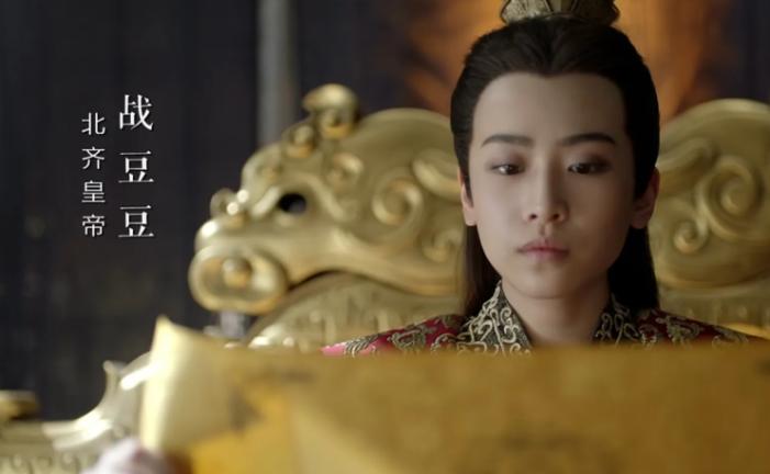 漂亮书生鞠婧祎女扮男装惊艳全场,鞠婧祎女扮男装头发散开看呆众人