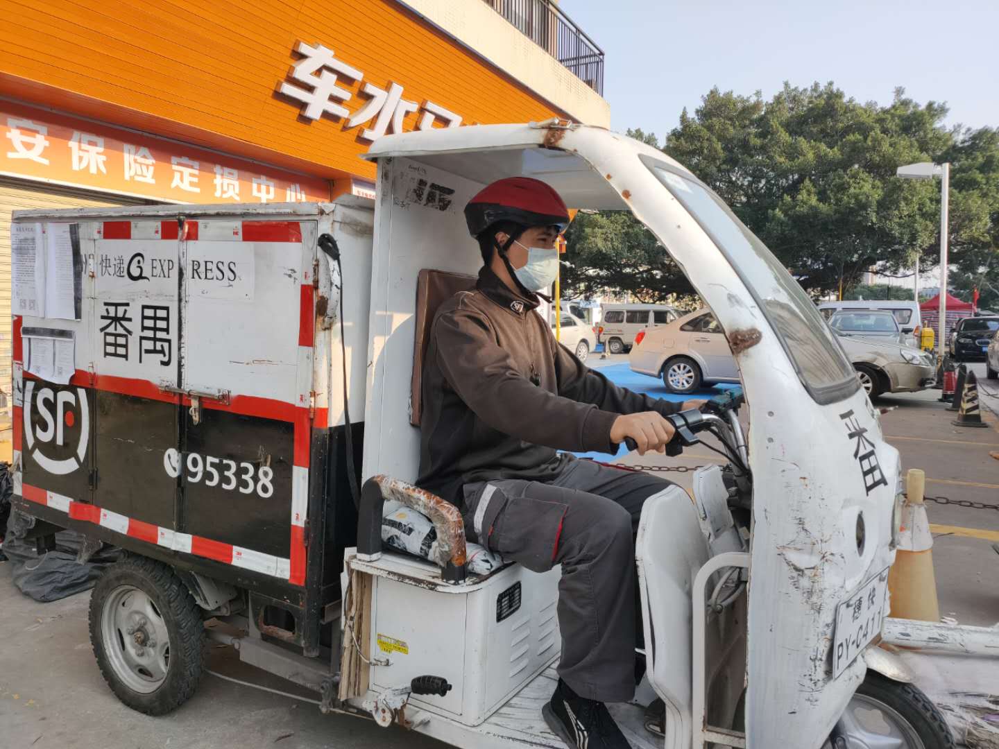 顺丰小哥被打最后王卫怎么处理的,2016年顺丰快递员被打