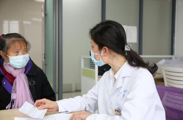 巾帼建功标兵黄小琴以先进的医疗技术医者仁心造福患者的妇科专家