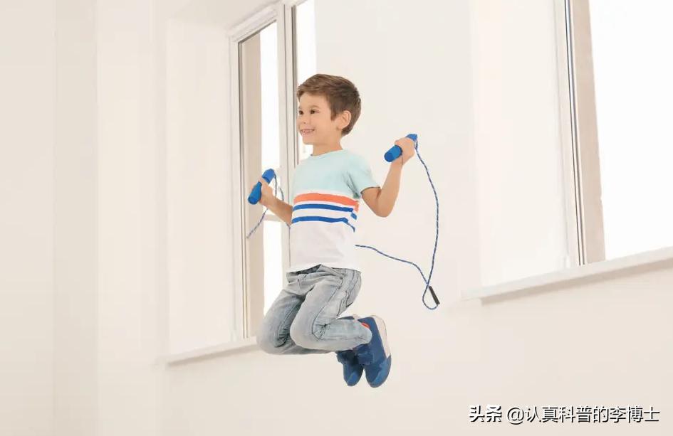 八岁男孩每天摸高跳多少下最好,12岁男孩冲刺摸高跳三个月