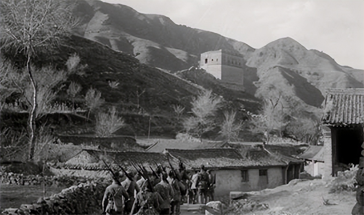 1992年，弥留之际的*先念李**留下唯一请求：将骨灰撒到曾经战斗之处