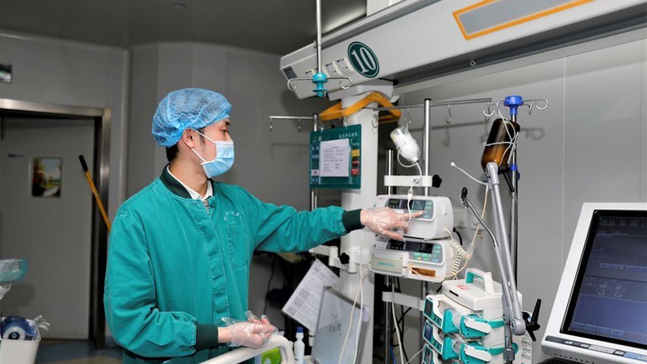 男子被蜘蛛咬了一口居然没事,男子被蜘蛛咬伤后进icu