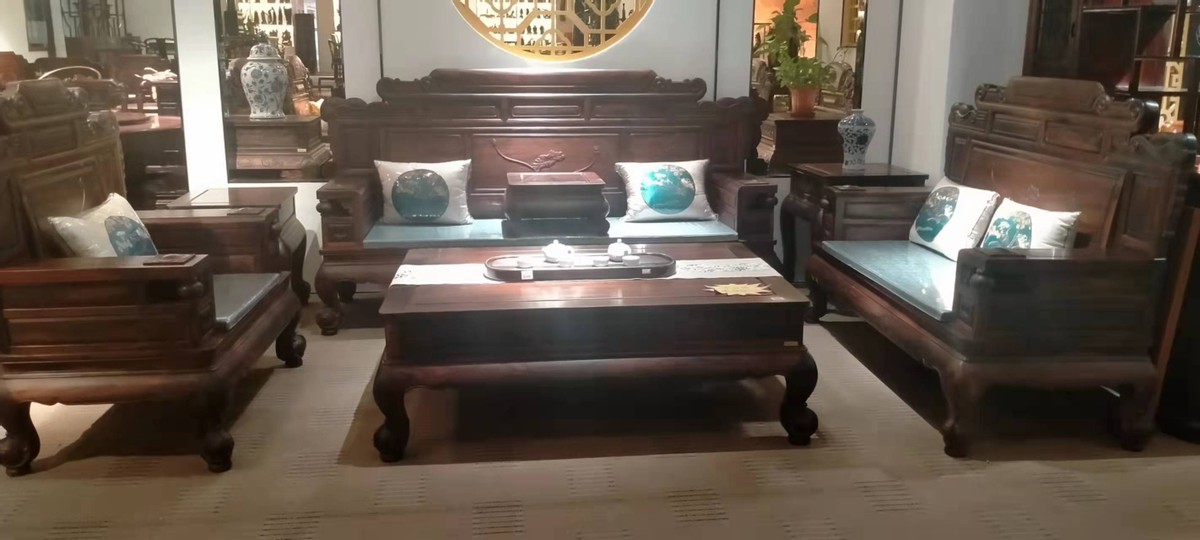 阔叶黄檀财源滚滚十一件套沙发,29800的阔叶黄檀沙发款式新奇