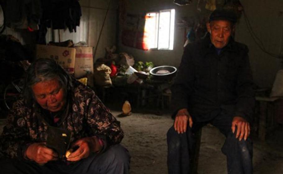 30岁女护士与男医生家中发生关系,因内衣引发血案,丈夫被判死刑