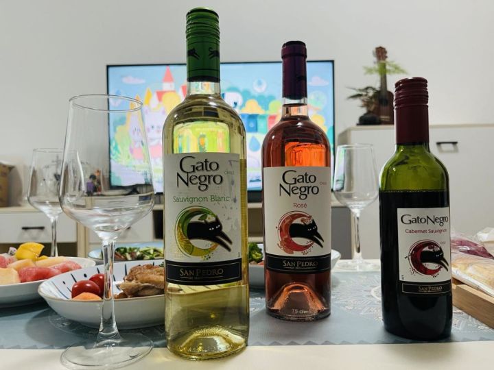 前段时间开始喜欢喝葡萄酒，买了这款黑猫葡萄酒体验一下