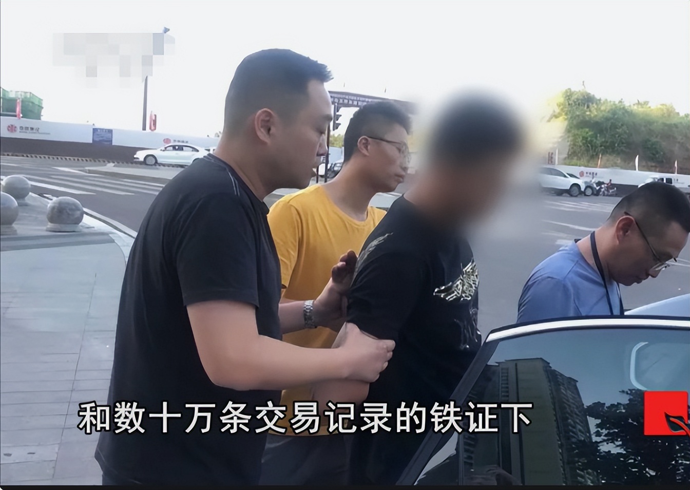 27岁无业游民,全款买4套豪宅,日入510万,民警破门逮捕大受震撼