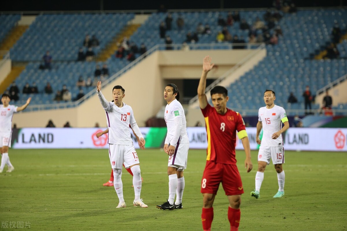 中国男足1比3惨败越南球员评分,1比3负于越南队是在哪个国家踢