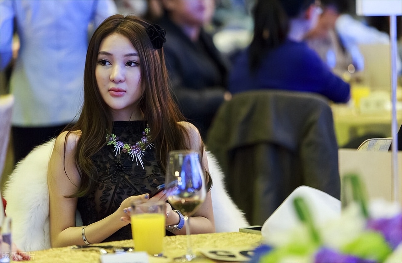 “炫富鼻祖”郭美美：坐拥干爹无数，出狱后因卖假药二进宫