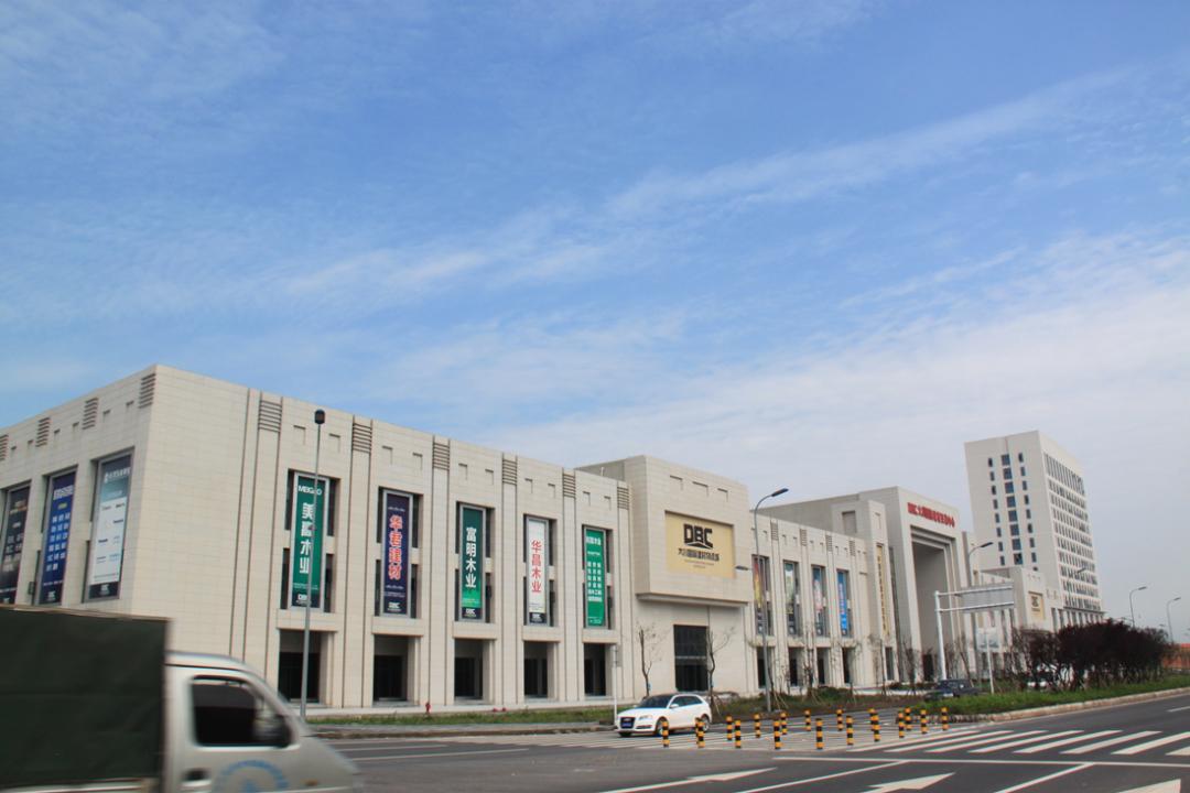 家居卖场封禁主播？经销商闭店频发；红星、居然4年减员11173人